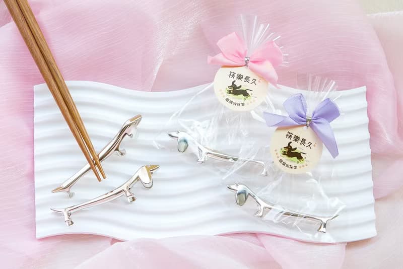 (附贈蝴蝶結吊牌包裝) 創意禮物 臘腸狗筷架 (滿百份免費印名字)