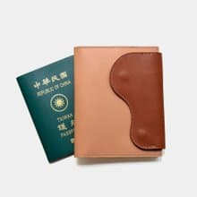 【上帝旅行的意義】植鞣牛皮護照套 原色X棕色護套夾 刻字禮物 