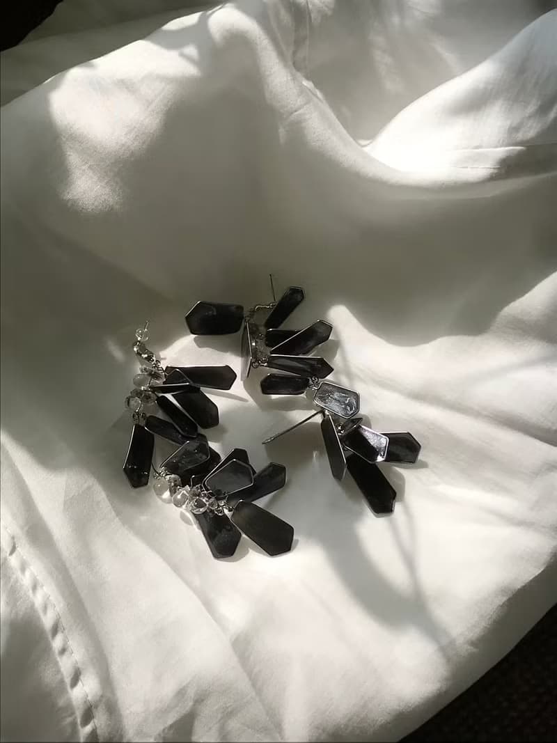 平安夜的催眠 耳環 / 耳夾可 樹脂 礦石 琉璃 黑