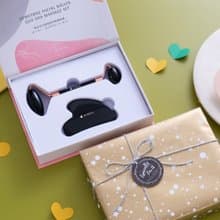 【聖誕節禮盒 l 快速出貨】黑曜石滾輪&美容刮痧片組 l 禮物包裝