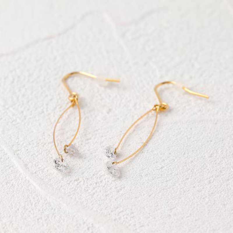 【Pinkoi限定商品】double gems pierced earring GD ニッケルフリーピアス　キュービックジルコニアが揺れるピアス　ゴールド
