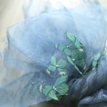 蝴蝶紗片+深淺色皺褶桑蠶絲薄紗雙層圍巾 靛藍 Scarf