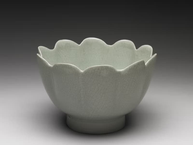 故宮授權 | 青瓷開片紋矽膠餐墊-煙白 (北宋 汝窯 青瓷蓮花式溫碗