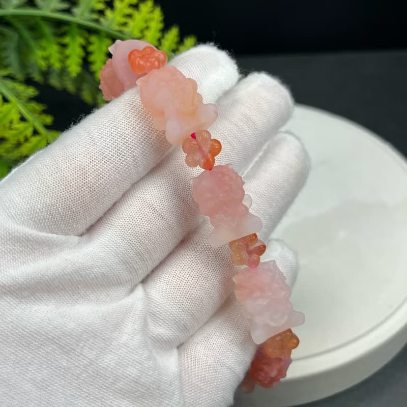設計款手串雕刻莫桑比克紅瑪瑙吞金獸配冰飄南紅瑪瑙小花平安喜樂