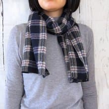 尾州織タータンチェックのウールガーゼミニストール ネイビー