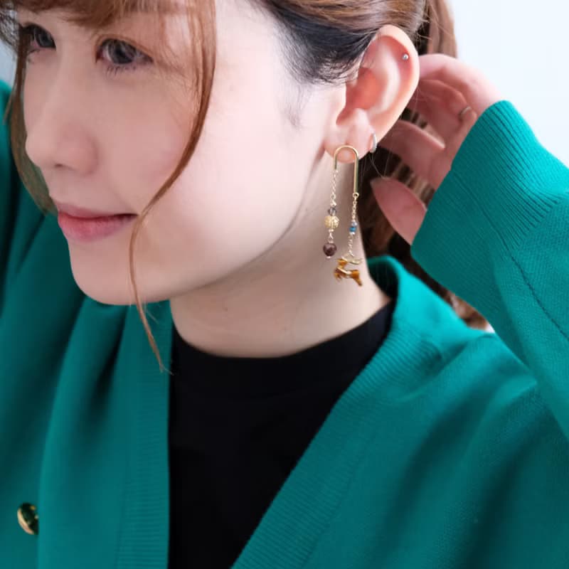 Deer | 小鹿與鈴鐺琺琅彩釉U型耳環 | 聖誕裝飾 日本素材
