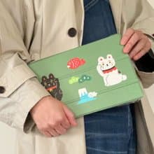 手帳型iPadケース【招き猫】三折りスタンド機能付プラケースタイプ