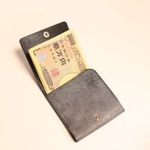 foldy  薄型のホック付き二つ折り札入れ