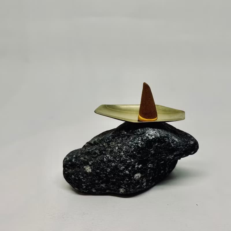 香道/燻香座/香錐座/迷蹤F款小,手作幾何形黃銅碟,搭配天然原石