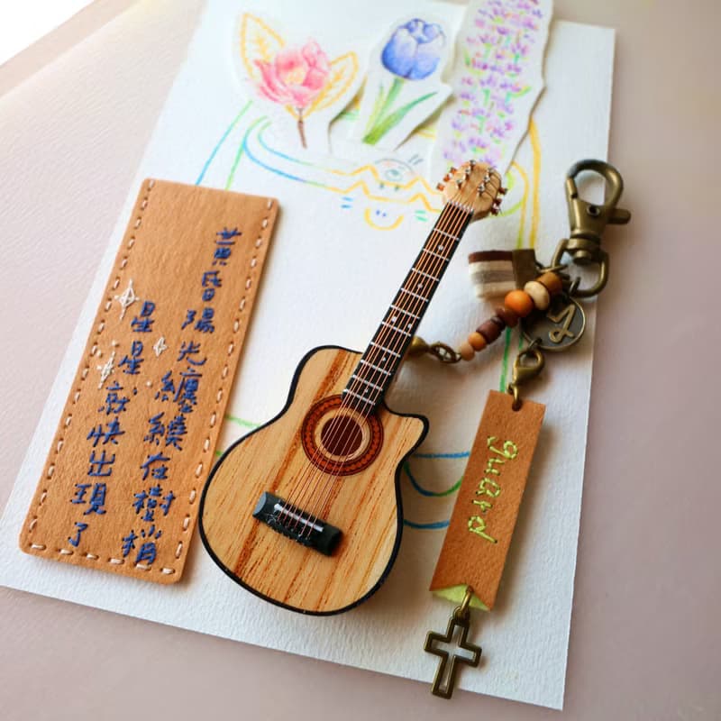 【木頭小吉他】溫潤 質樸 小吉他吊飾 演出順利 紀念日禮物