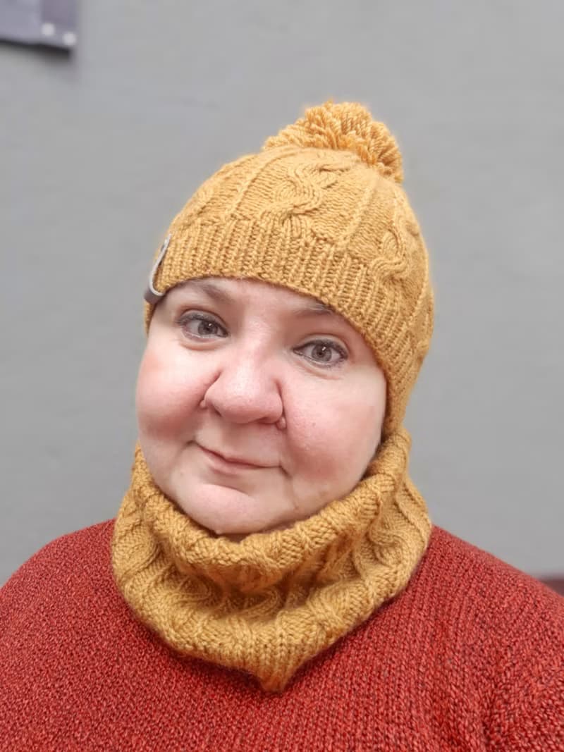 Warm Hand Knit Saffran Women Hat and Snood with Pompom Fall Winter