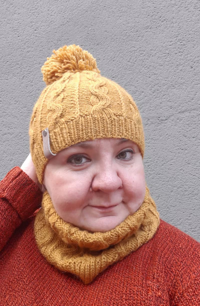 Warm Hand Knit Saffran Women Hat and Snood with Pompom Fall Winter