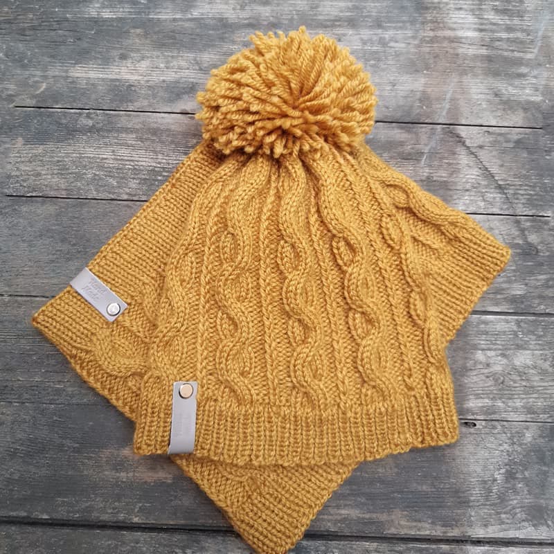 Warm Hand Knit Saffran Women Hat and Snood with Pompom Fall Winter