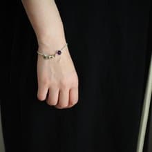 ふりむき三毛猫ブレスレット アメジスト