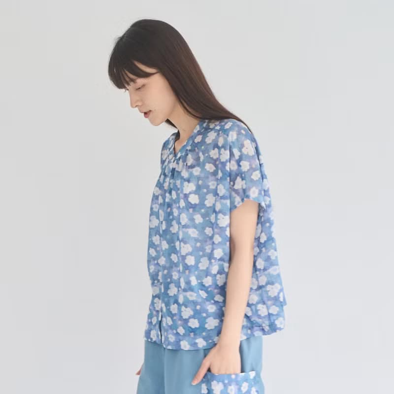 透膚寬版上衣/花韻/晨霧藍/花束