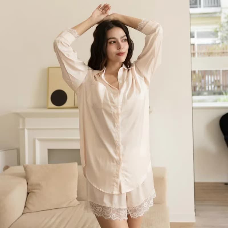 凝光緞慵懶蕾絲襯衫短褲套裝-粉膚裸 (可電繡 10月中後到貨)