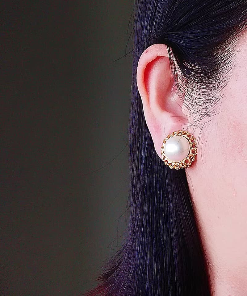 vintage jewelry  典雅金色繩結鑲邊仿珠 夾式耳環