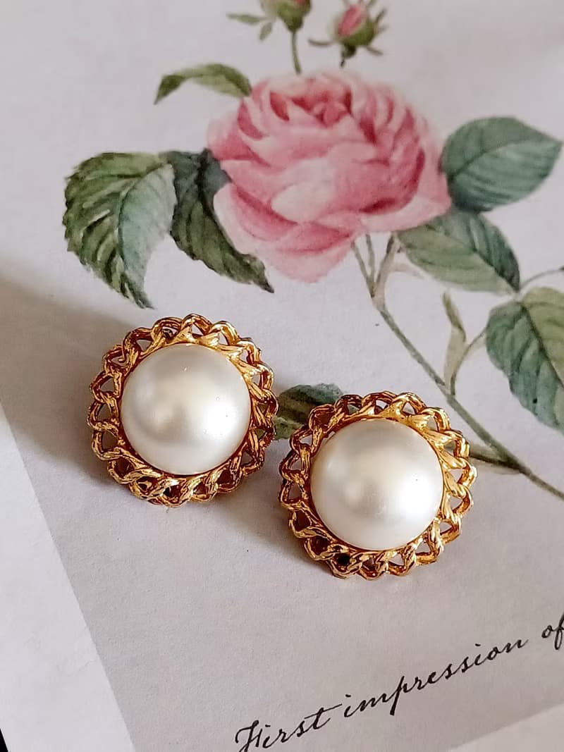 vintage jewelry  典雅金色繩結鑲邊仿珠 夾式耳環