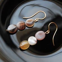 ボツアナアゲート３粒のピアス １４kgf