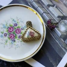 老雜貨Damn Good Vintage 金色蕾絲雕花三角香水瓶 刺繡玫瑰 w33