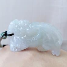 【親翠】天然翡翠 白冰種水好頭好壯壯呆萌飛天貔貅項鍊 | 貔貅園