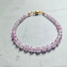 【日本製】クンツァイト キューブカット ブレスレット – マグネット留め具 / 金属アレルギー対応