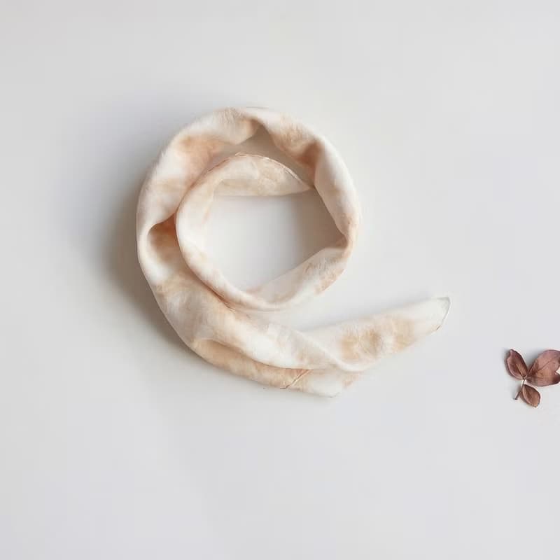 T.H.Ani 手工原創渲染淺橙絲巾-清秋 頭巾 領巾 植物染 絲巾 髮帶