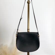 【 日本直送　名牌中古包 】Cartier カルティエ ショルダーバッグ ブラック レザー フラップ vintage ヴィンテージ オールド b4tb6c
