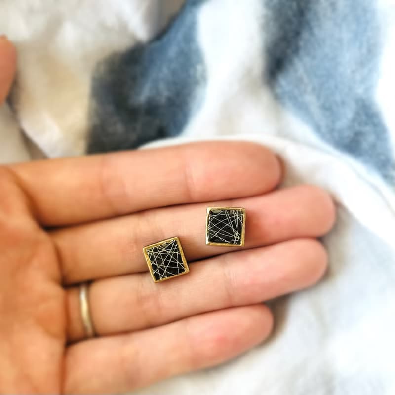 【再販】漆黒 ブラック 美濃焼 金継ぎ スクエア ピアス イヤリング ノンホールピアス シンプル シック モダン 和モダン 小ぶり 小さい 黒 ゴールド 金