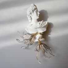 輕薄的假象 金銅 自然捲捲樹脂耳環