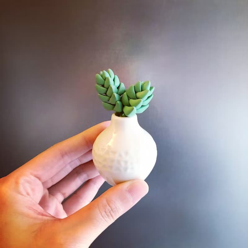 紀之川。仿真黏土多肉植物_白瓷刻紋瓶