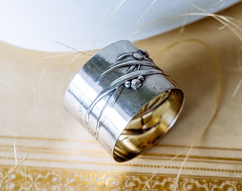 新藝術禾草與果實銀餐巾環 - 西洋古董