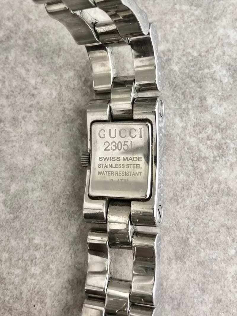 【 日本直送　名牌中古包 】GUCCI グッチ 腕時計 シルバー ステンレススチール クォーツ 2305L vintage ヴィンテージ オールド b3kz6g
