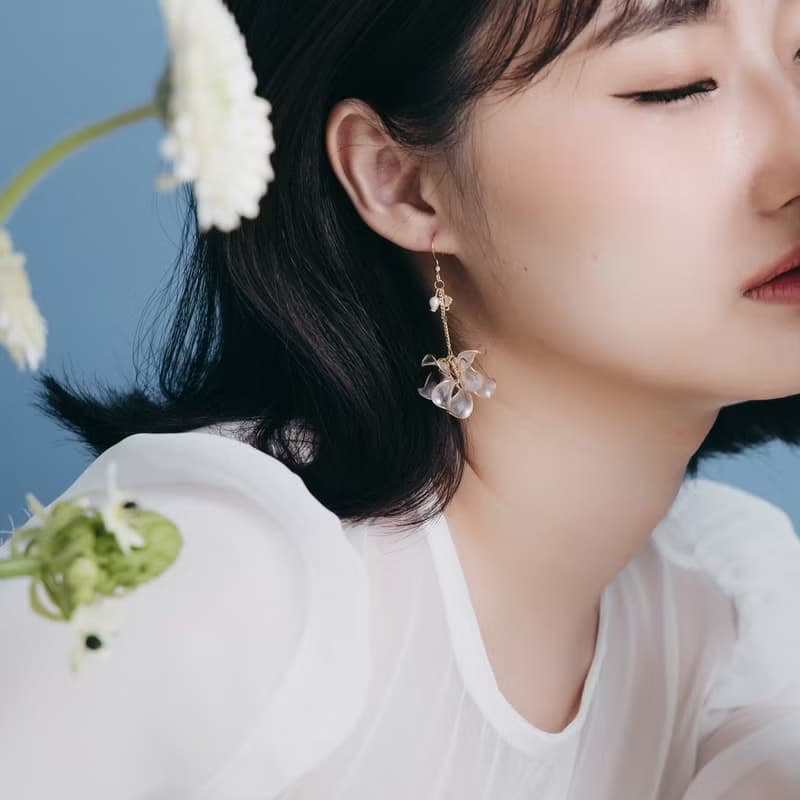 【極光-銀雪白】垂墜耳環 | 水晶花飾品