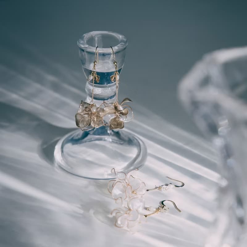 【極光-銀雪白】垂墜耳環 | 水晶花飾品