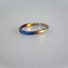 Titanium Ring ・純チタンリング=細身のシャープな鎚目・青からシルバー=受注生産