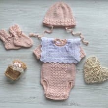 Hand knit pink outfit for baby girl: romper, hat, socks. Take home outfit.