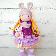 Amigurumi女孩娃娃. 钩针霍道夫娃娃。 给妈妈或女朋友的娃娃礼物