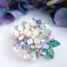 紫陽花とコットンパールの大きなブローチ