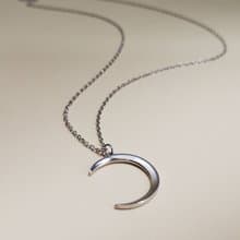 簡約純銀月亮項鍊 | 極簡純銀弦月頸鏈 | 輕巧純銀月光項鏈
