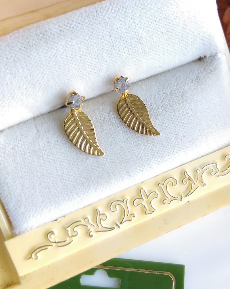 Vintage Jewelry 西洋古董飾品 金色調 小巧 精緻小葉子 針式耳環