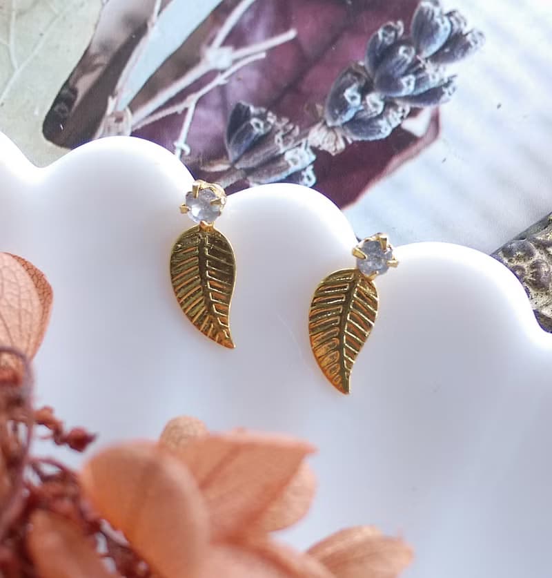 Vintage Jewelry 西洋古董飾品 金色調 小巧 精緻小葉子 針式耳環