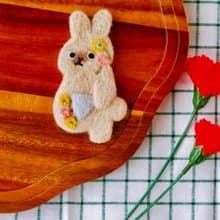 とっておきの花束をどうぞ　うさぎさんブローチ