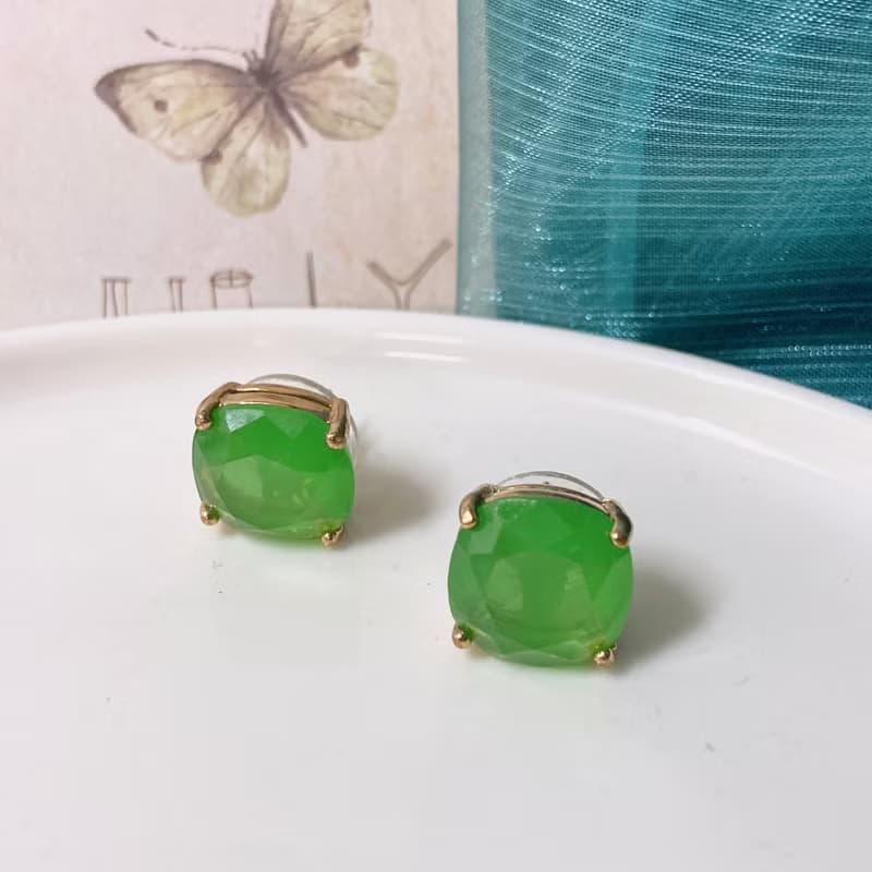 【西洋古董飾品】翠綠極致  綠色優雅萊茵石 切鑽絕美  耳環 耳針