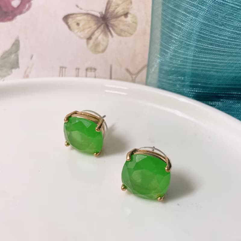 【西洋古董飾品】翠綠極致  綠色優雅萊茵石 切鑽絕美  耳環 耳針
