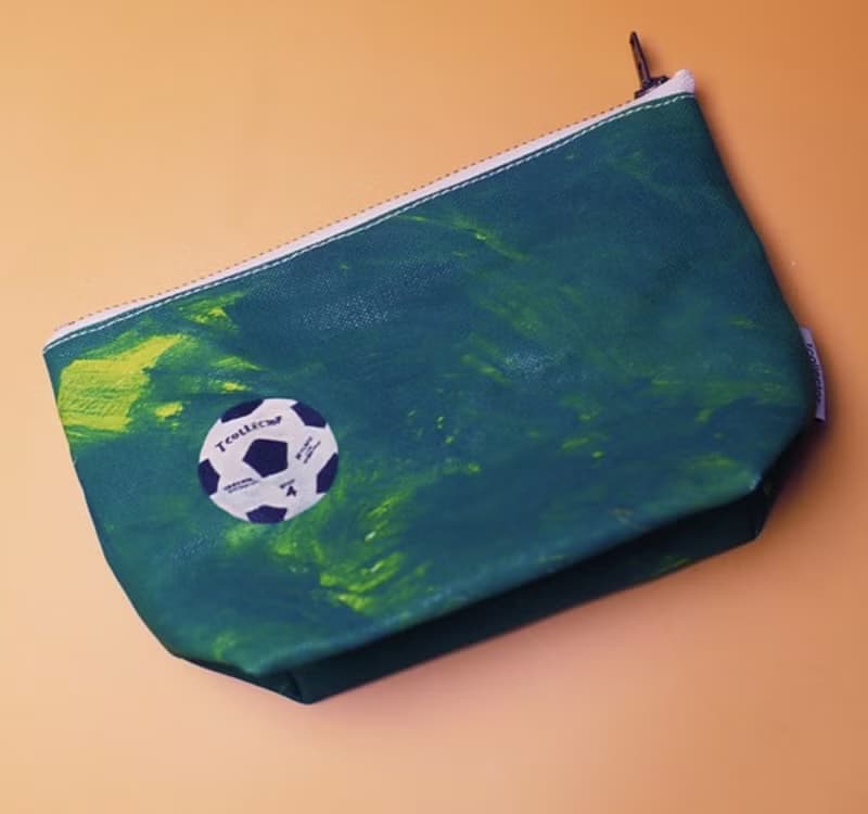 クリスマスギフトに　サッカーボール　まんまるコインケースとポーチのセット