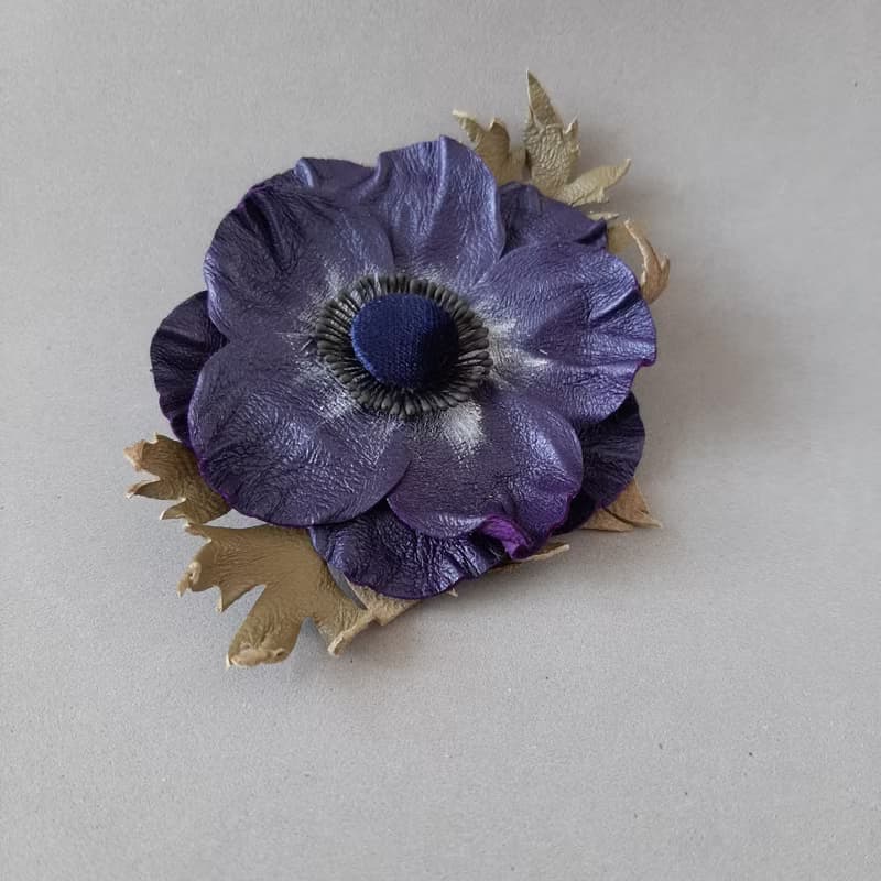 皮革胸針 Dark blue leather brooch for her Leather women's jewelry