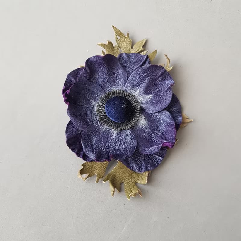 皮革胸針 Dark blue leather brooch for her Leather women's jewelry