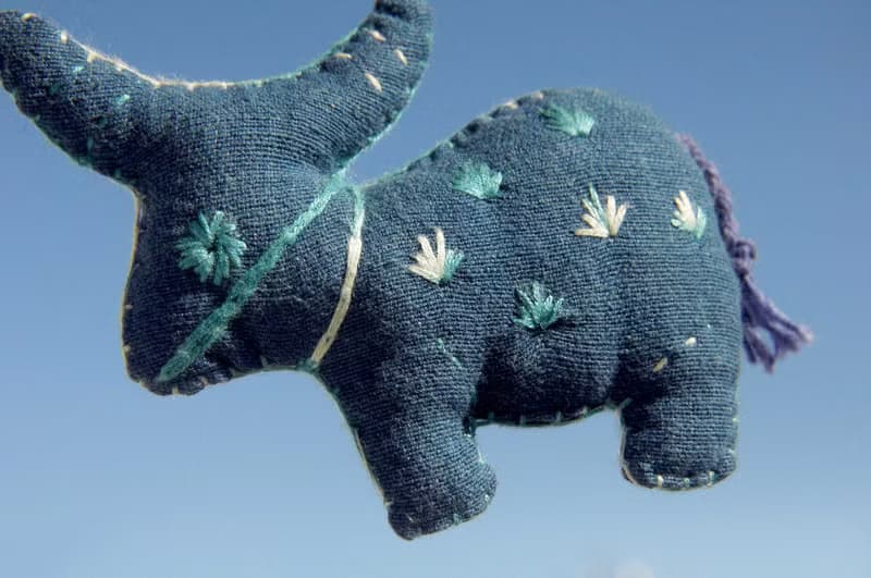 手工刺繡棉麻藍染鑰匙圈 大宅門風鑰匙圈-森林大象 喜馬拉山氂牛