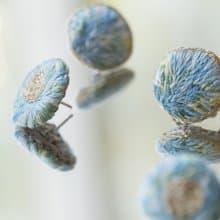 成對不對稱手工刺繡耳環・月光海